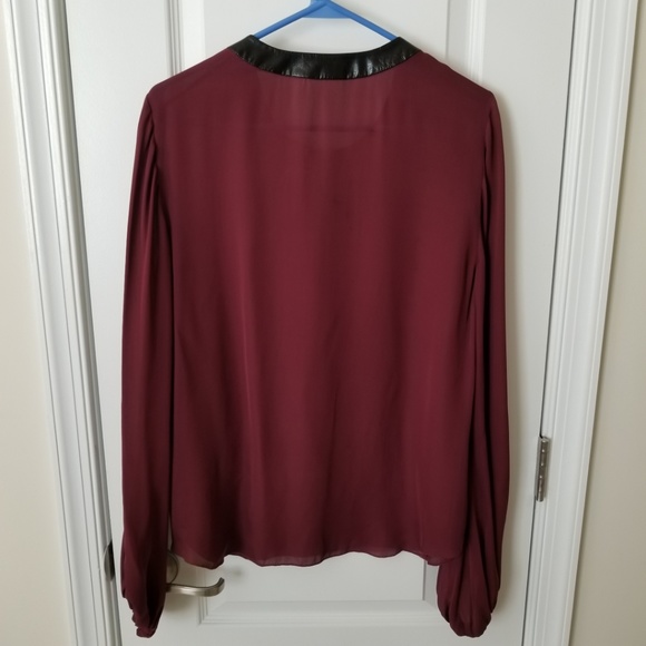 L'AGENCE 100% Silk Blouse w/Bell Sleeves Sz Large - Picture 5 of 7